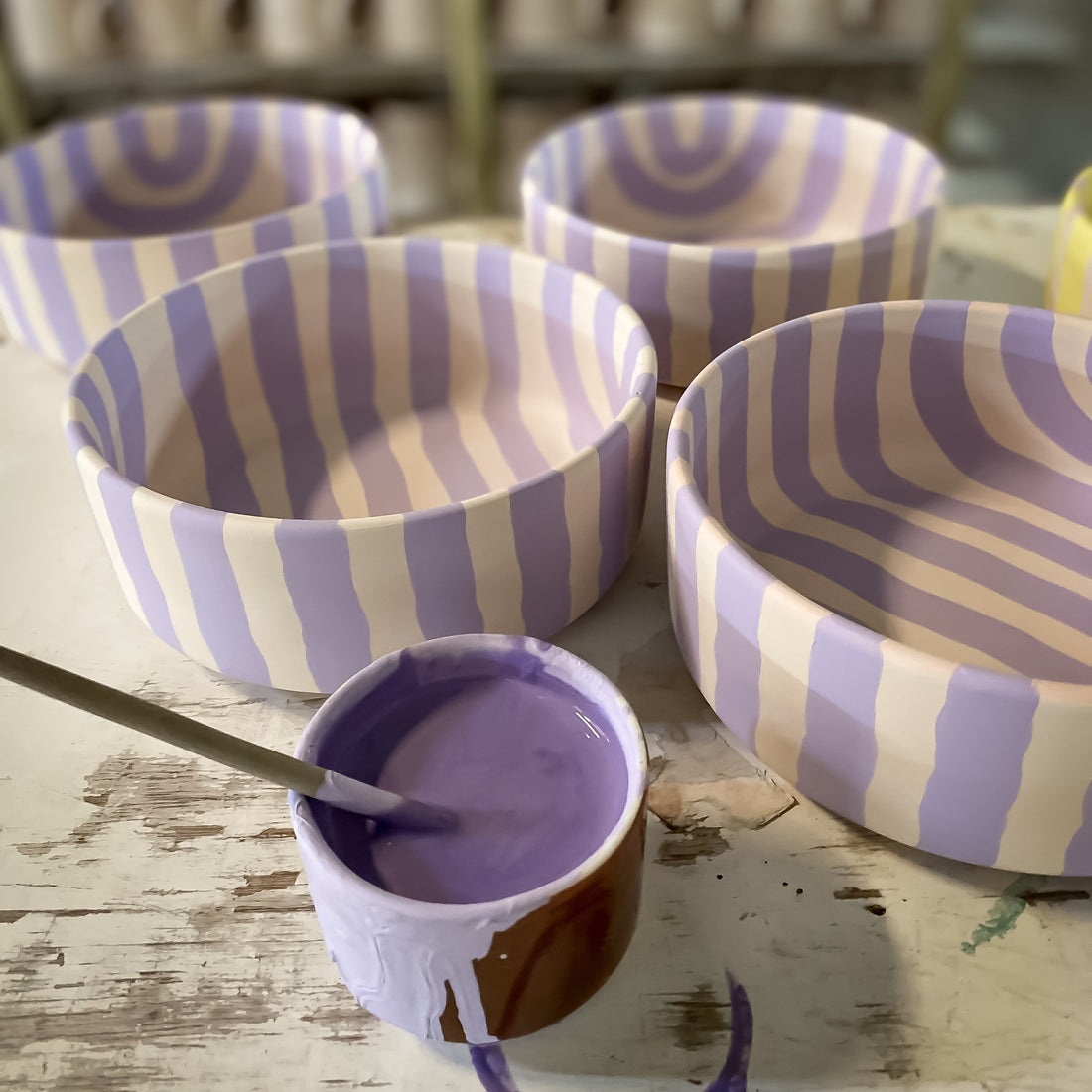 Das Geheimniss der Glasur: Wie die Farbe auf das Geschirr kommt